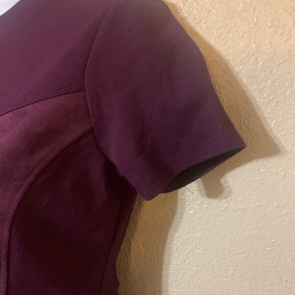 BCBGMAXAZRIA Women’s Sz XS Maroon Suede Peplum Top - Picture 2 of 14